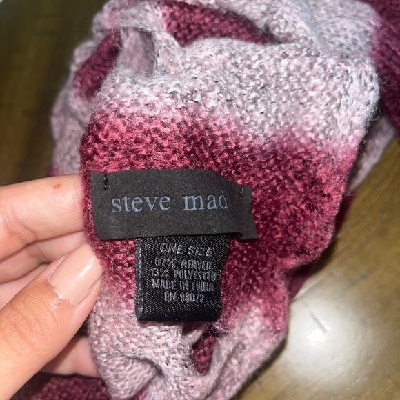 Steve Madden scarf, like new - Picture 3 of 4